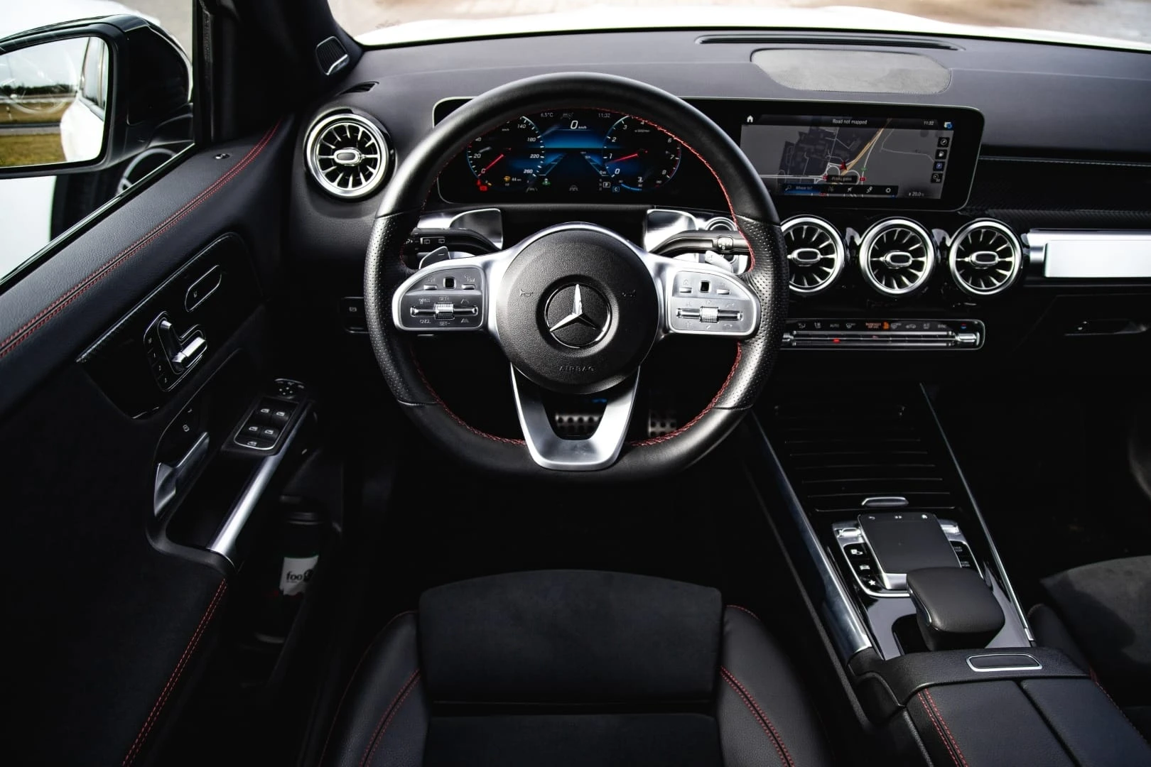 Praktiškas visureigis „Mercedes-Benz GLB“ – jau Lietuvoje