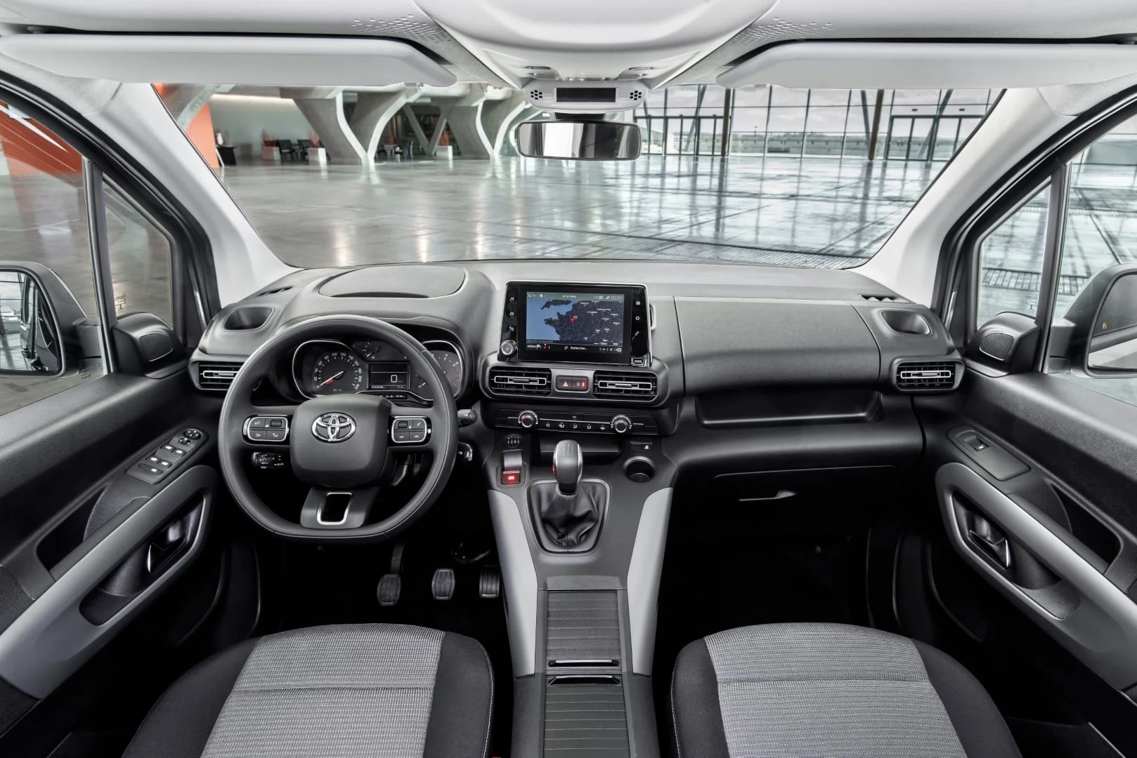 Naujasis universalumo lyderis „Toyota Proace City Verso“ atvyko į Lietuvą