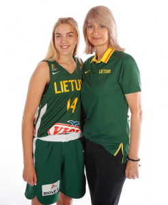 Rima Daunienė: „Sporto gimnazija - nuostabi platforma mokytis ir tobulėti krepšinio srityje“ 5 R Dauniene su aukletine