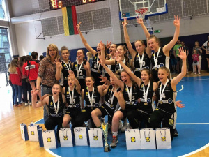 Rima Daunienė: „Sporto gimnazija - nuostabi platforma mokytis ir tobulėti krepšinio srityje“ 3 R Dauniene su medaliais