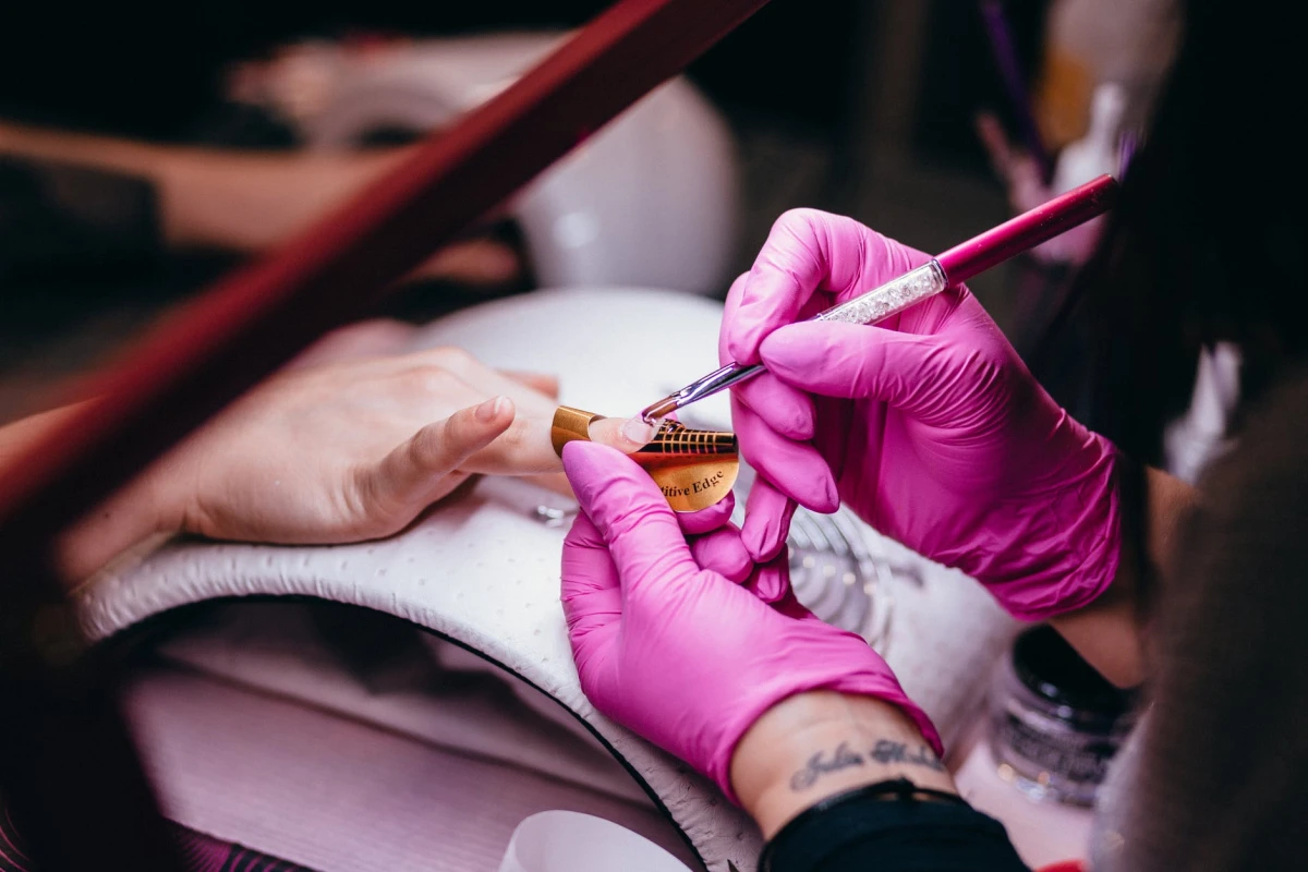 Parengtos rekomendacijos kirpykloms ir nagų priežiūros salonams