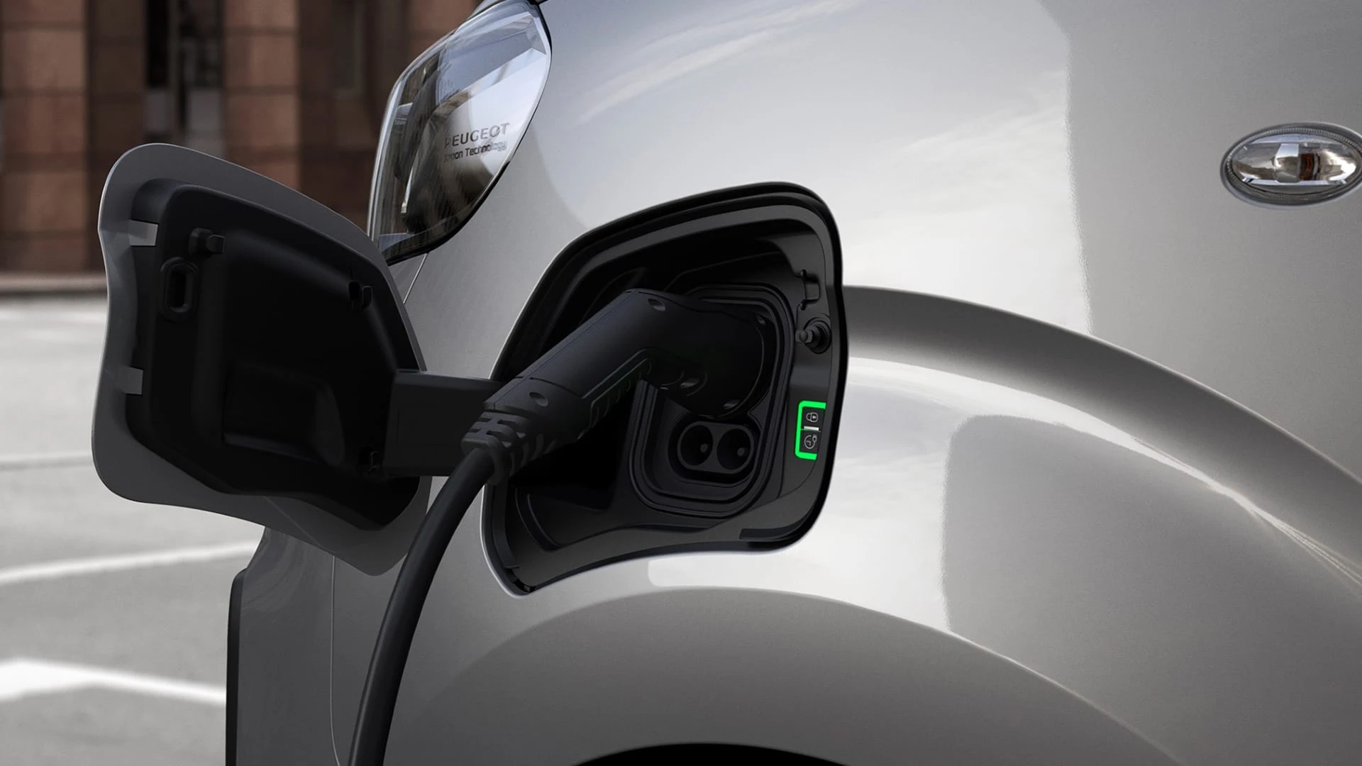 „Peugeot“ pristato elektrinį 330 km viena įkrova galintį nuvažiuoti „e-Expert“