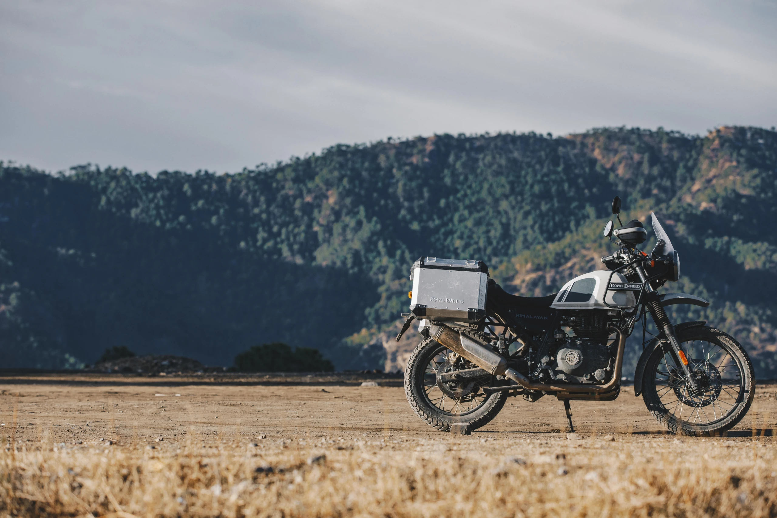 „Royal Enfield“ pristato motociklo „Himalayan“ naujienas