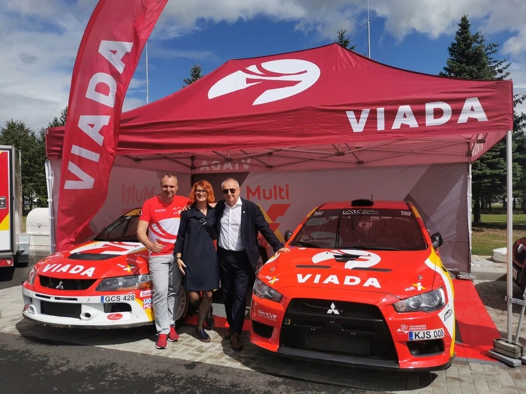 „Viada“ degalinės atidaryme Rokiškyje – ralio automobilių ekspozicija