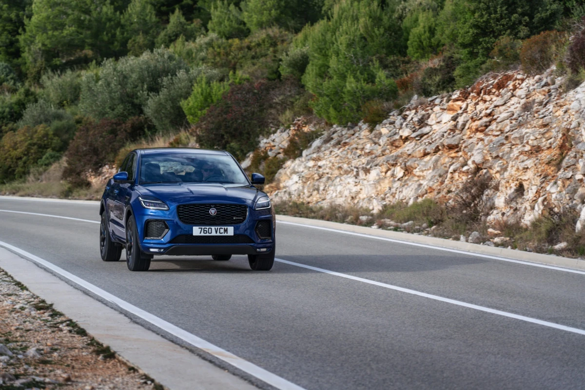 Naujasis „Jaguar E-Pace“ – dar saugesnis ir greitesnis kompaktinis SUV