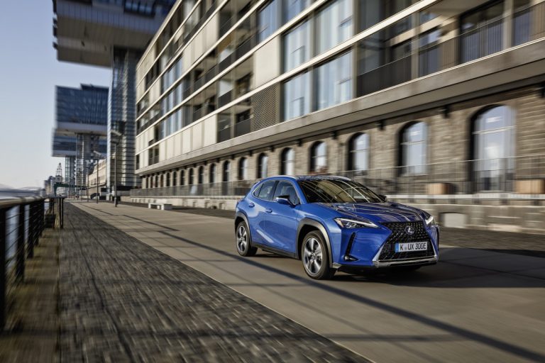 Lexus UX300e 1