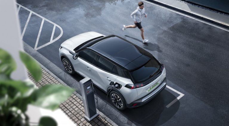 Ikraunamas Peugeot e 2008