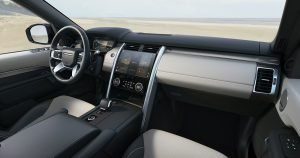Atnaujintas „Land Rover Discovery“ – dar patogesnis visiems septyniems keleiviams