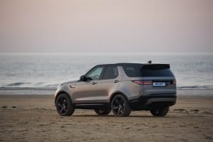 Atnaujintas „Land Rover Discovery“ – dar patogesnis visiems septyniems keleiviams