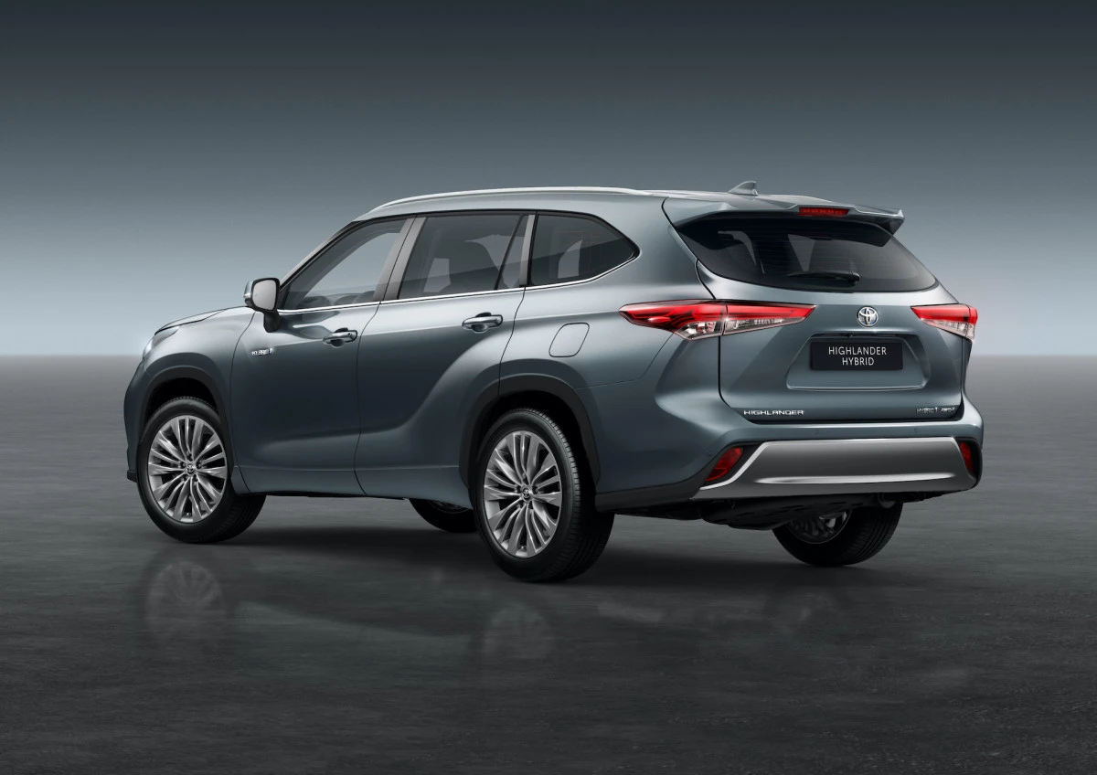 „Toyota“ Lietuvoje pradeda prekybą hibridiniu visureigiu „Highlander“