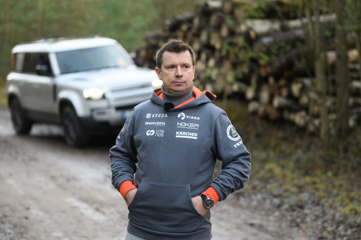Antanas Juknevicius isbande Land Rover Defender 36