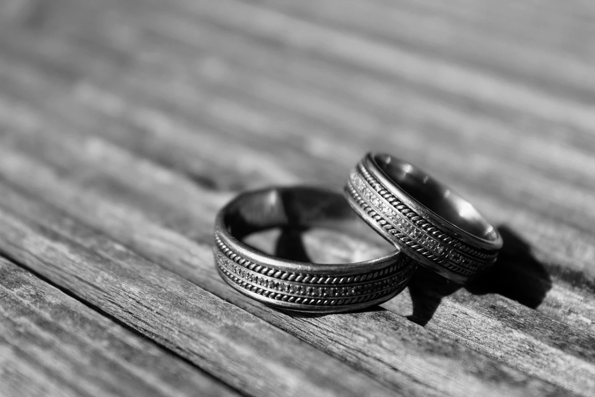 Sutuoktinius į teisiamųjų suolą atvedė meilės romanas