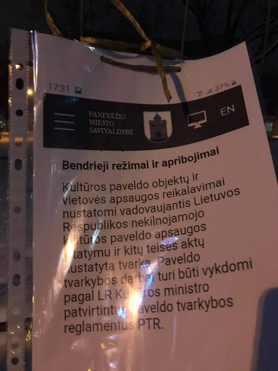 Nuversti ruošiamo „Garso” aptvaras „papuoštas” protesto plakatais