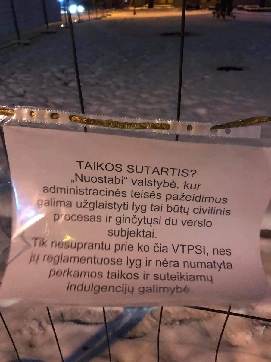 Nuversti ruošiamo „Garso” aptvaras „papuoštas” protesto plakatais