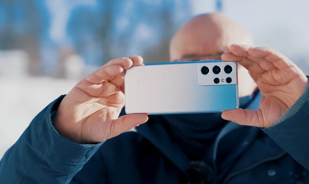 Naujoji „Samsung Galaxy S21“ serija: nuo plokščio ekrano, atnaujintų kamerų iki dirbtinio intelekto galimybių