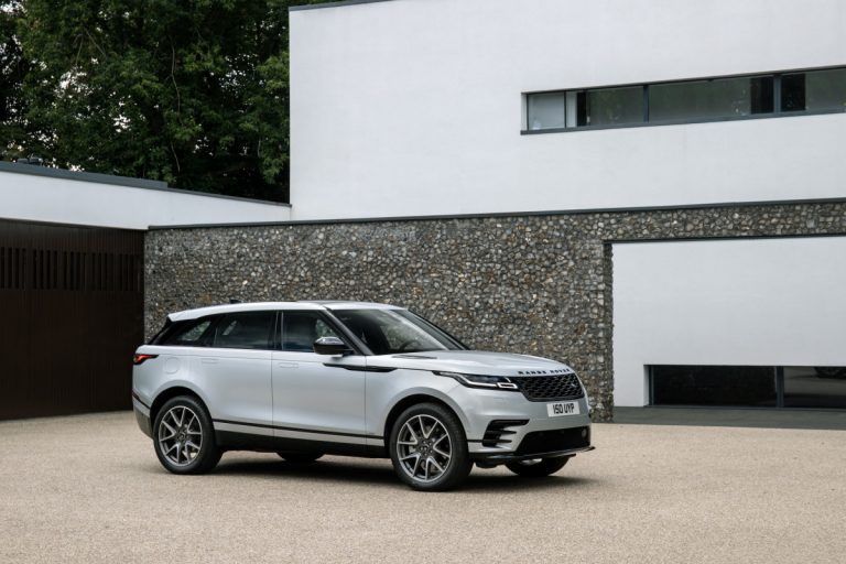 Atnaujintas Range Rover Velar 18