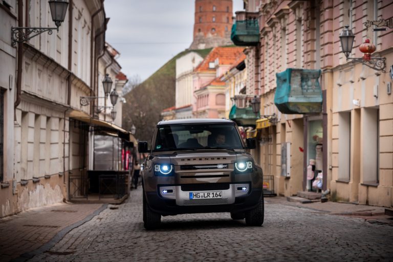 Land Rover Defender 5