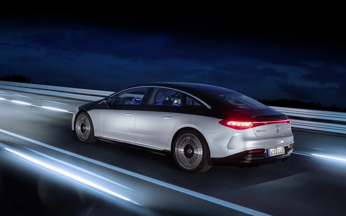 Pristatytas „Mercedes-Benz EQS“ – pirmasis prabangus elektromobilis
