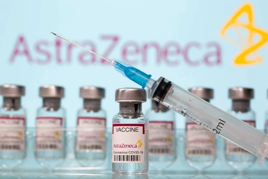 Antra „Vaxzevria“ vakcinos dozė gali būti skiriama anksčiau nei po 12 savaičių