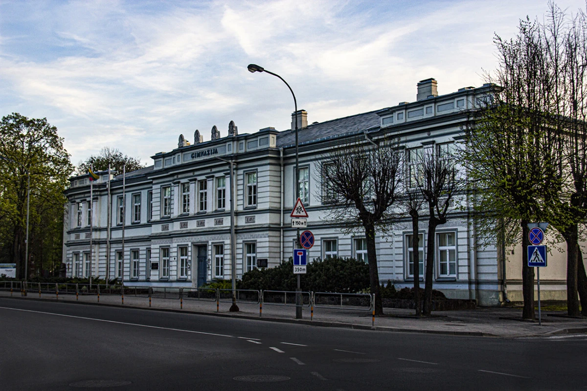 Balandžio 1-ąją prasidės mokinių priėmimas į miesto gimnazijų I ir III klases