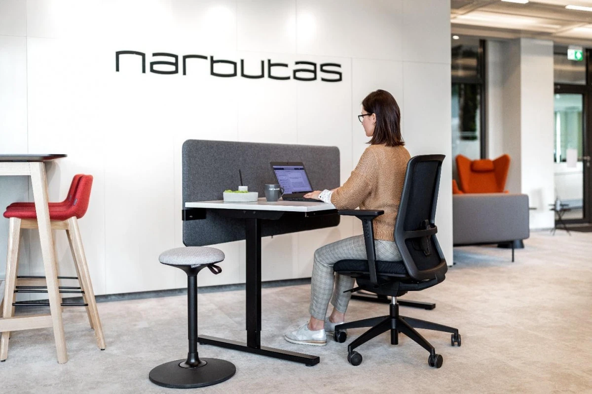 6 privalumai sveikatai, kuriuos teikia ergonominės darbo kėdės