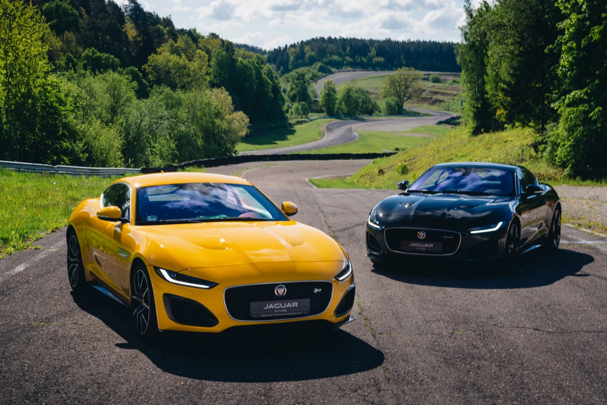 Jaguar F Type 12