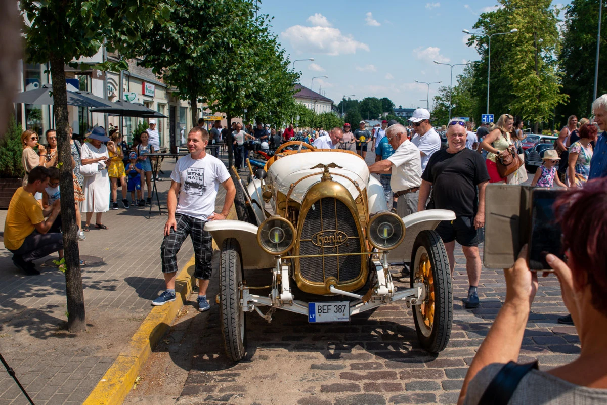 Biržuose rengiamoje senovinių automobilių parodoje „Nesentanti klasika 2021“ – unikali galimybė pamatyti ratuotą Pirmojo pasaulinio karo liudininką