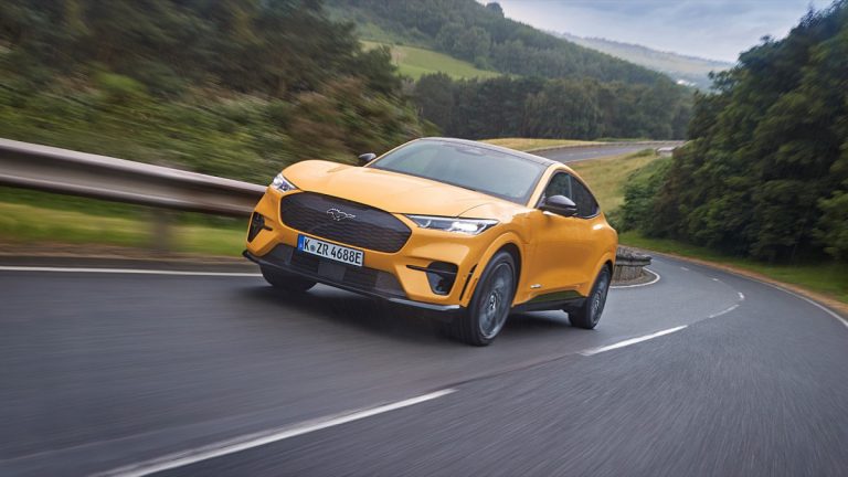 Geltonas Ford Mustang Mach E Ford nuotrauka