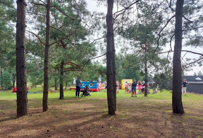 mazieji sventes dalyviai