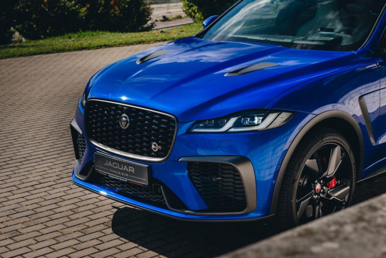 Jaguar F Pace SVR 10