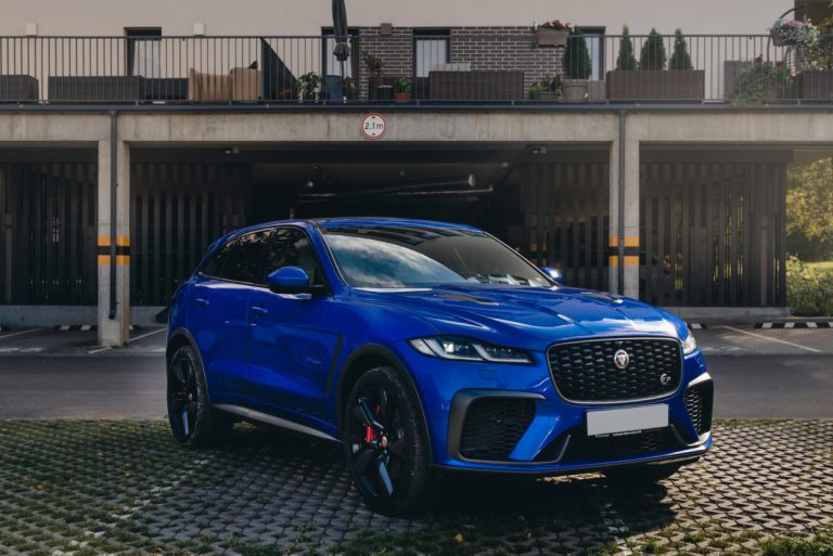 Jaguar F Pace SVR 31