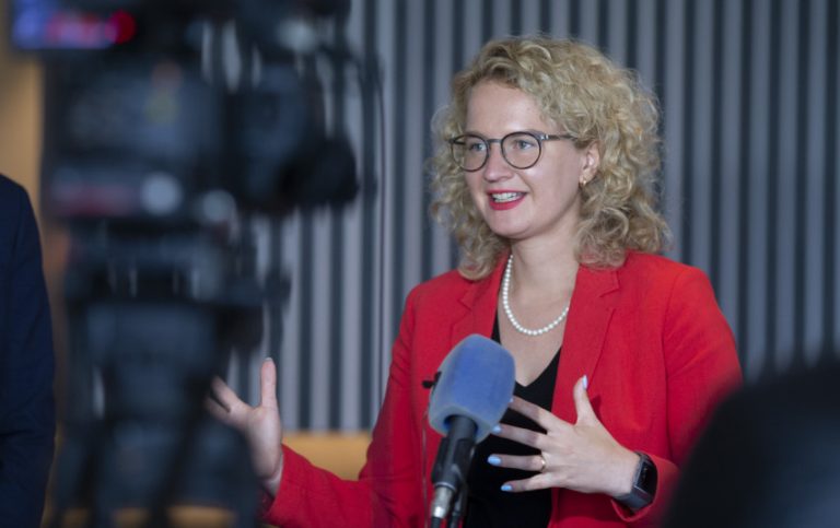 4447 00aa1b3a66bfd0a429411c722694db8c