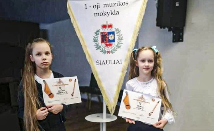 Džiaugiasi jaunųjų kanklininkių sėkme