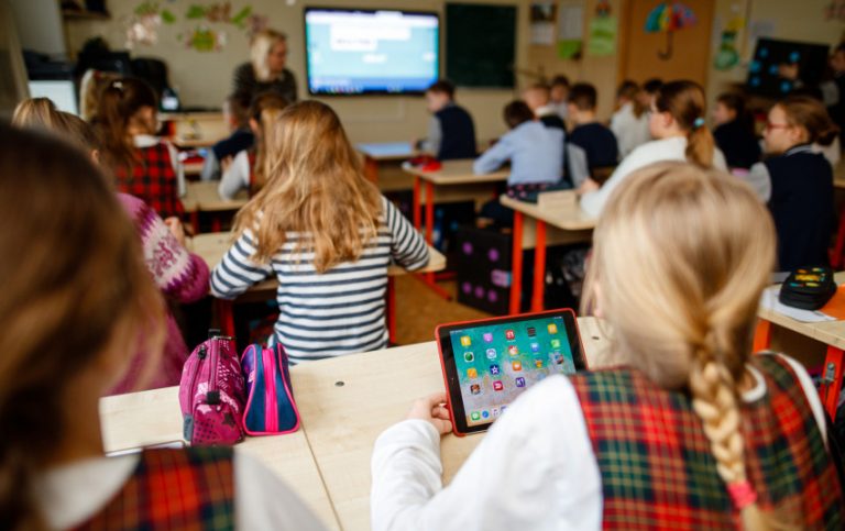 Karo pabėgėlių vaikams – parama iš Savivaldybės biudžeto