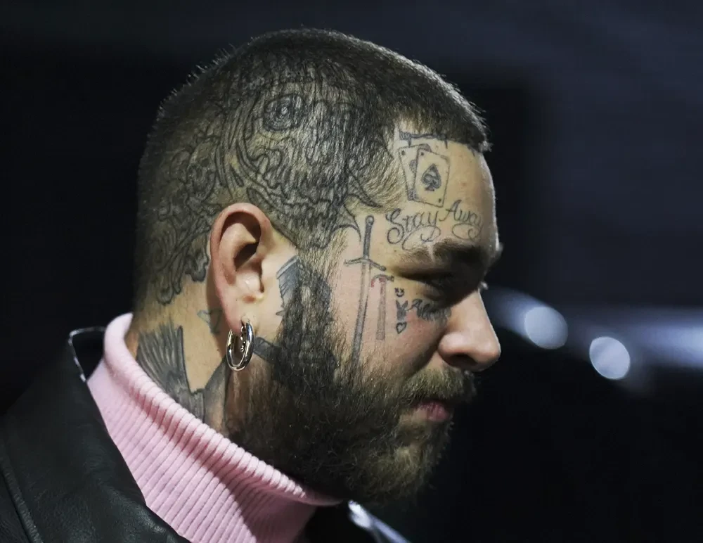 Atlikėjas Post Malone sugrįžo, pristatydamas naują albumą – „Twelve Carat Toothache“