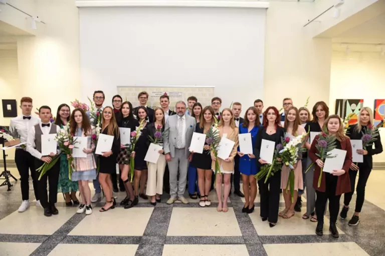 Simtukininkai su Mykolu