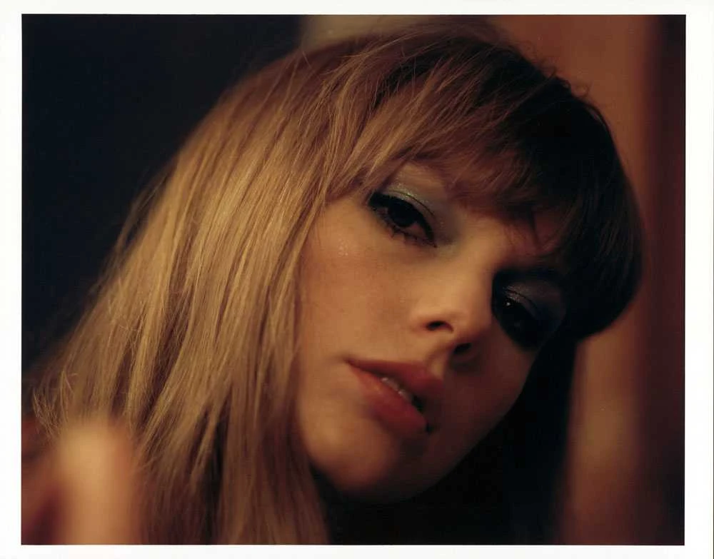 taylor swift naujausias albumas „midnights” sumušė svarbiausius muzikos industrijos rekordus