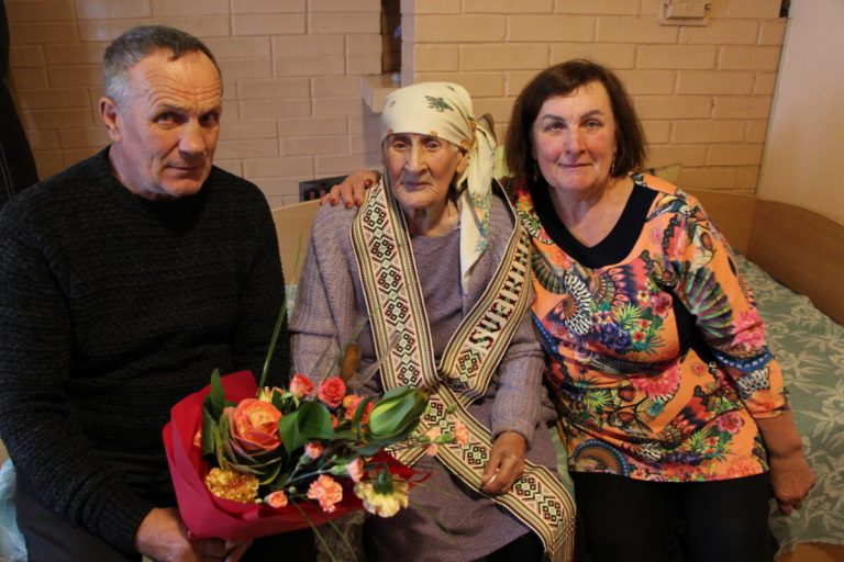 Šimtametei palinkėta gyvenimo džiaugsmo ir stiprios sveikatos
