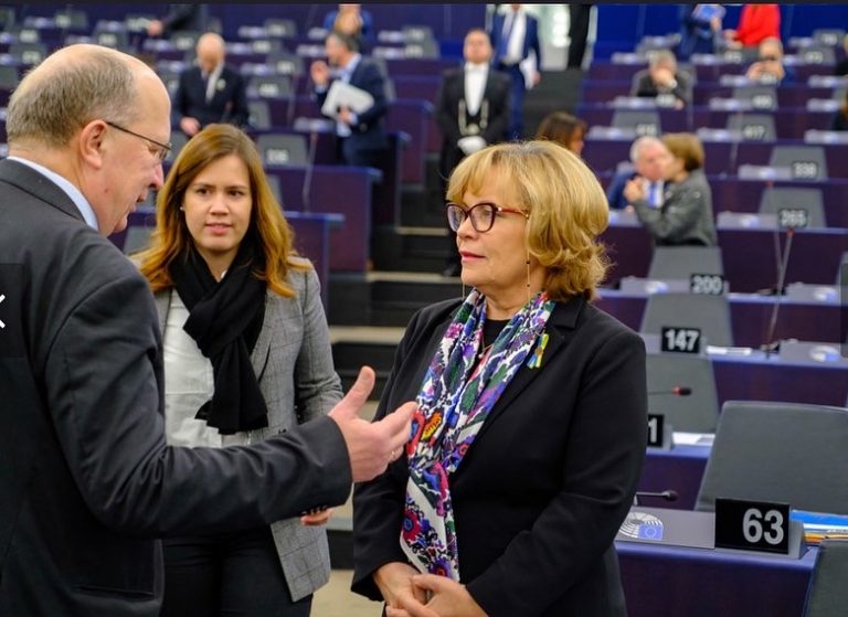 EB99AB8E CBF2 45B0 AB48 513306D969D9