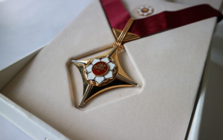 6588 3f5e6a15057eaffcf9aeb9fc9733c17d