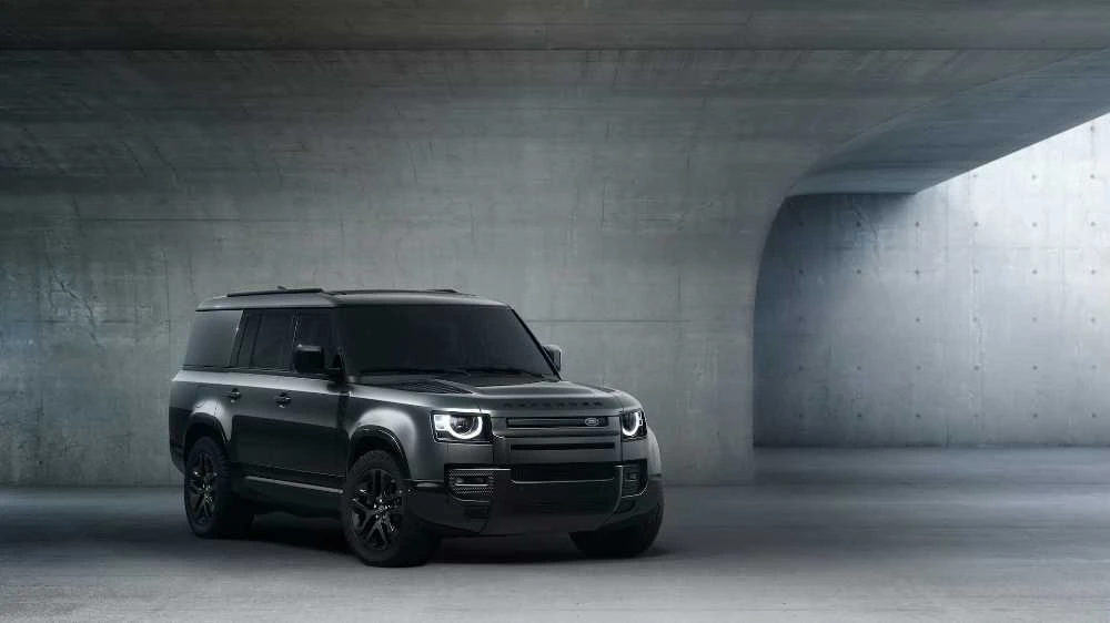 „Land Rover“ pristatė naująsias „Defender“ versijas