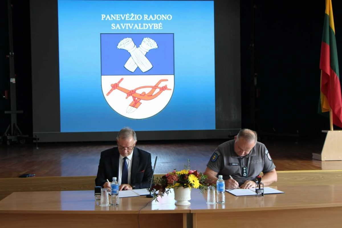Sutartis pasirašyta: Panevėžio rajono savivaldybė padės spręsti policijos pareigūnų trūkumo problemą