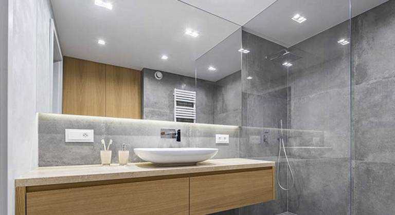 Kaip tinkamai pasirinkti šviestuvą voniai?