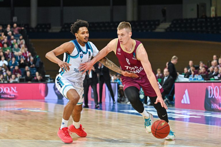 Įspūdingas sugrįžimas ir pergalė po pratęsimo namuose