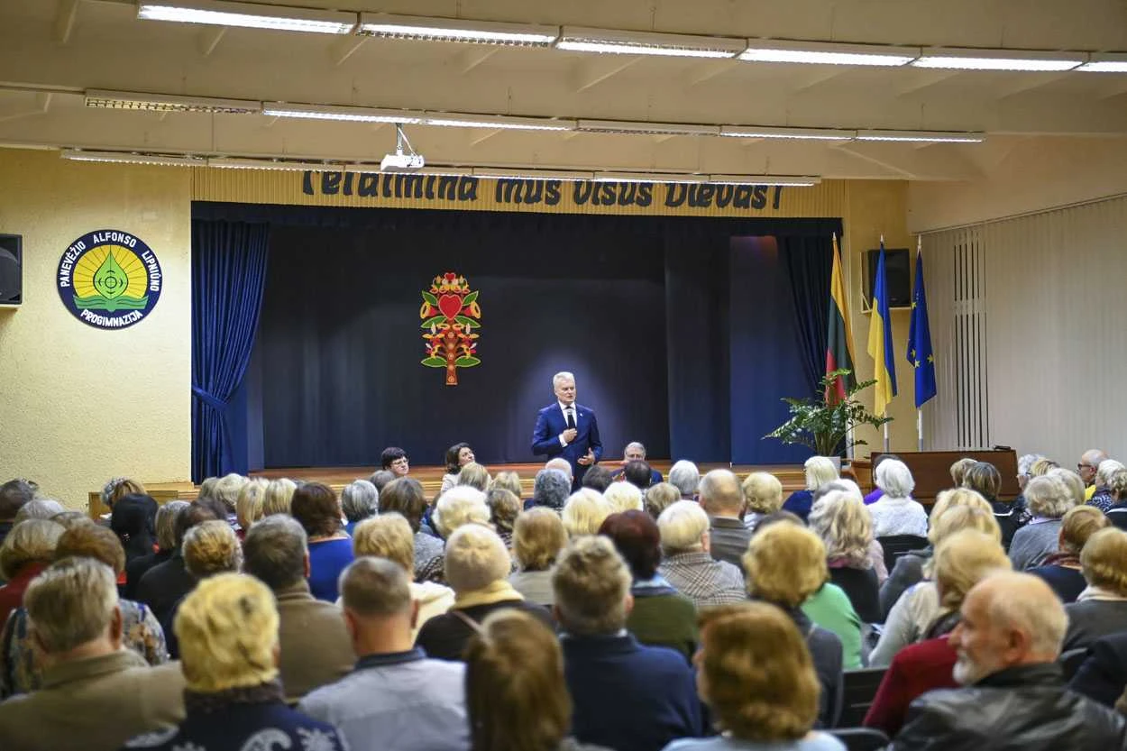 Prezidentas diskutavo su Panevėžio gimnazistais, kaip stabdyti narkotikų plitimą