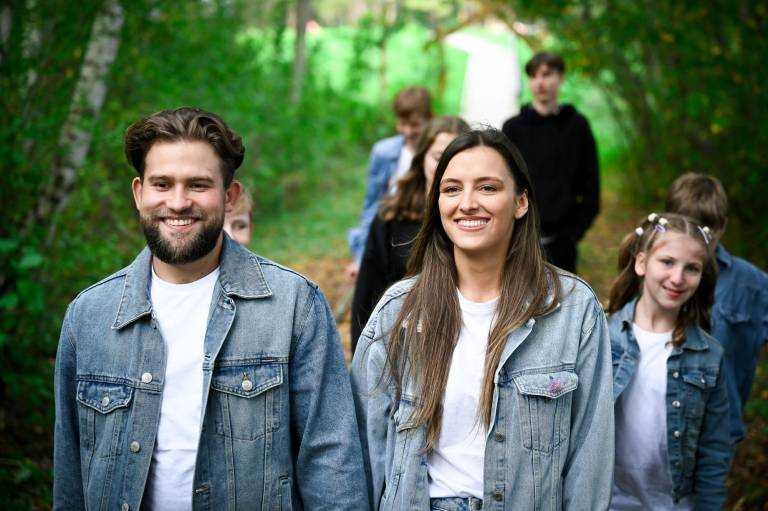 Šventiniu laikotarpiu prasideda globoti kviečianti iniciatyva: atviromis patirtimis ir iššūkiais dalinasi globėjai