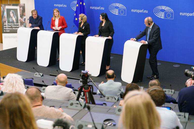 Europos Parlamentas Sacharovo premija pagerbė Jiną Mahsą Amini ir Irano protestuotojas