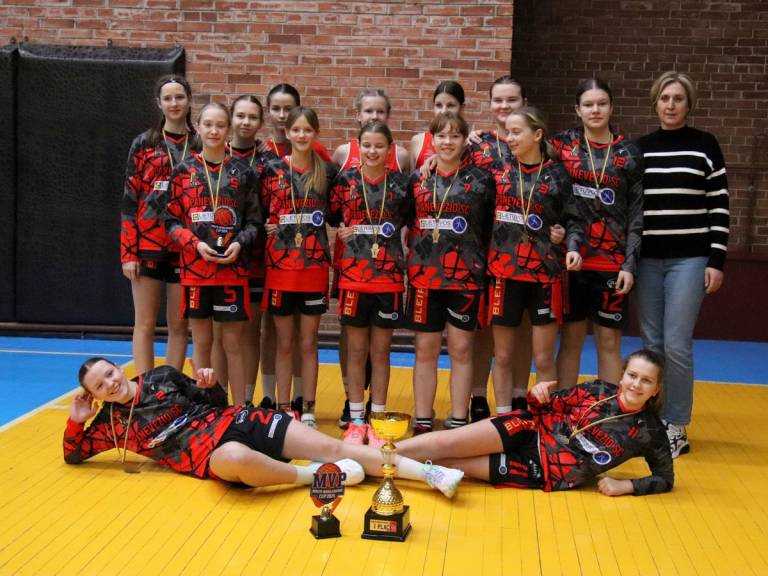 Panevėžio sporto centro krepšininkės antrus metus tapo B. Indreliūnienės turnyro nugalėtojomis