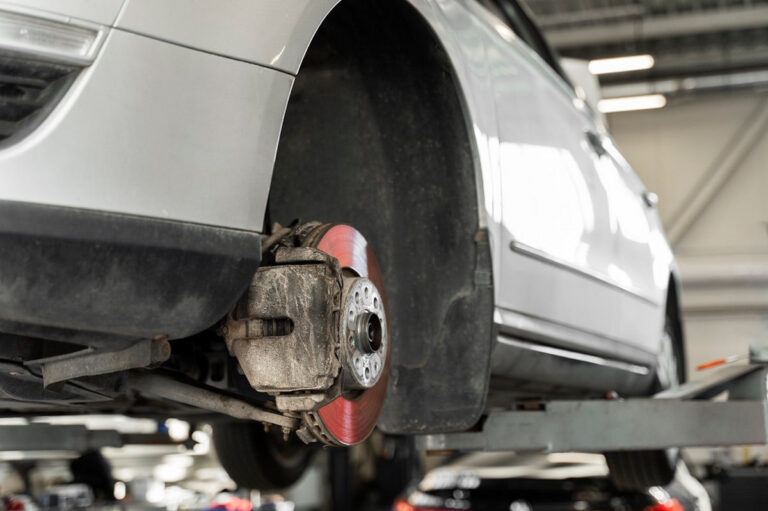 Pagrindinės automobilių stabdžių sistemos dalys ir jų funkcijos