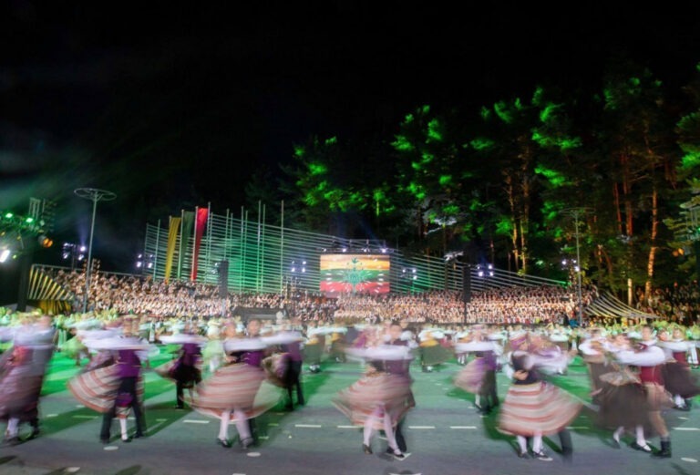 Naujoje ansamblio „Lietuva“ programoje – šimtmečio dainos ir įamžinti liudijimai